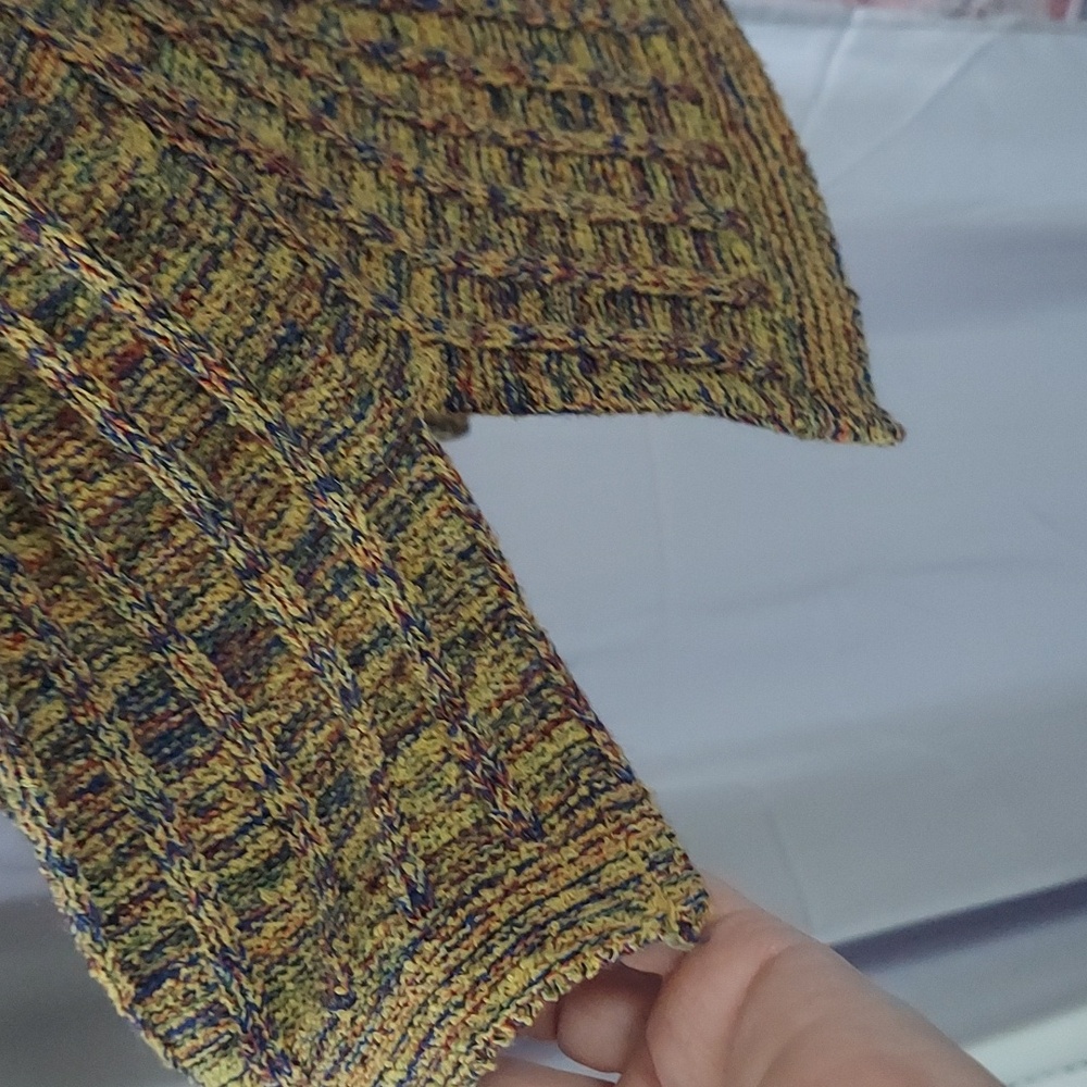 Beautiful Multicolor Sweater - Picture 5 of 9
